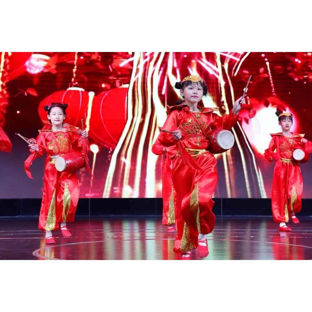 高档儿童盛世欢蹈腾鼓演出服女孩中国舞风开场喜庆打服幼儿腰鼓表
