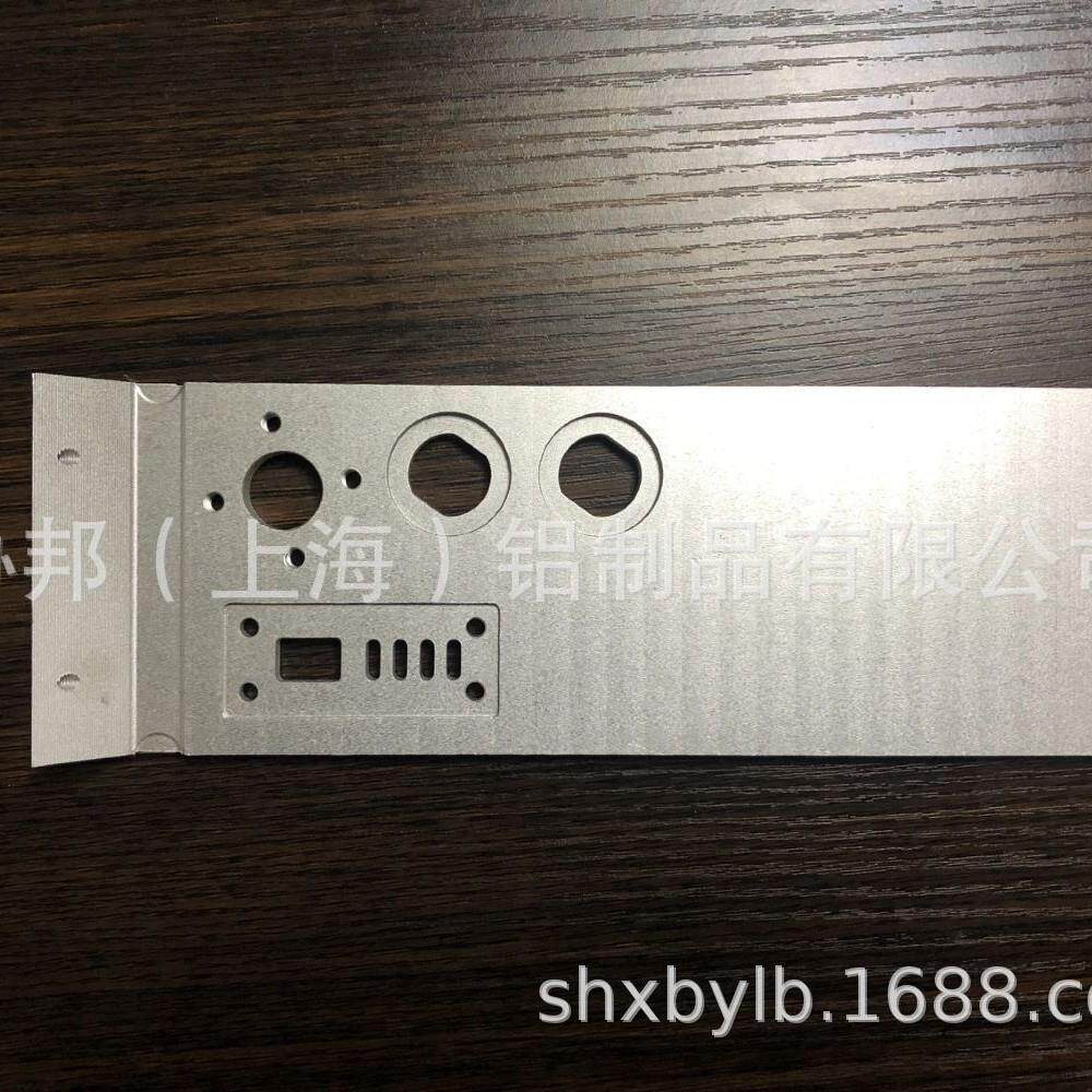 小批量设备铝合金面板加工6061铝面板加工与拉丝氧化