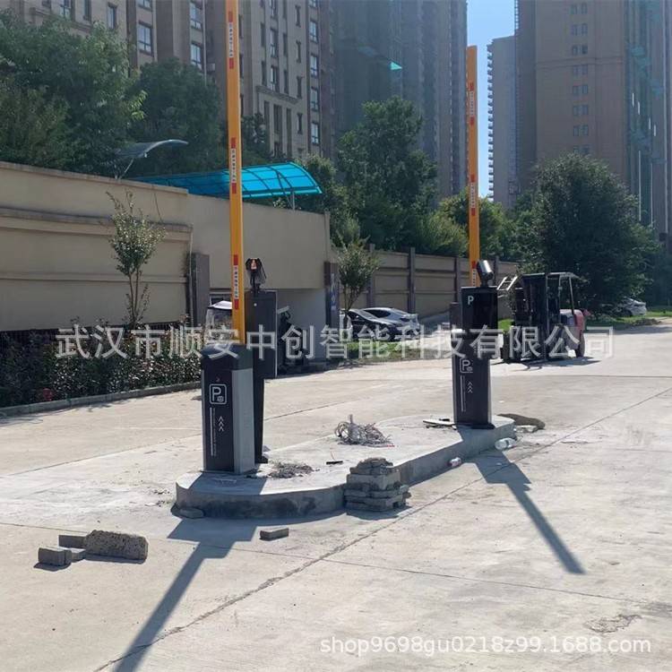 湖北智慧停车场道闸系统车牌识别一体机直杆栅栏杆道闸广告道闸