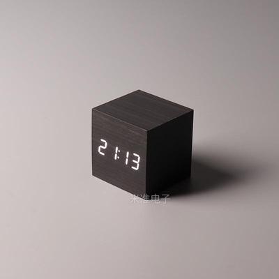 ins电子闹钟静音床头钟创意儿童少女心木质桌面摆件夜光表LED时钟