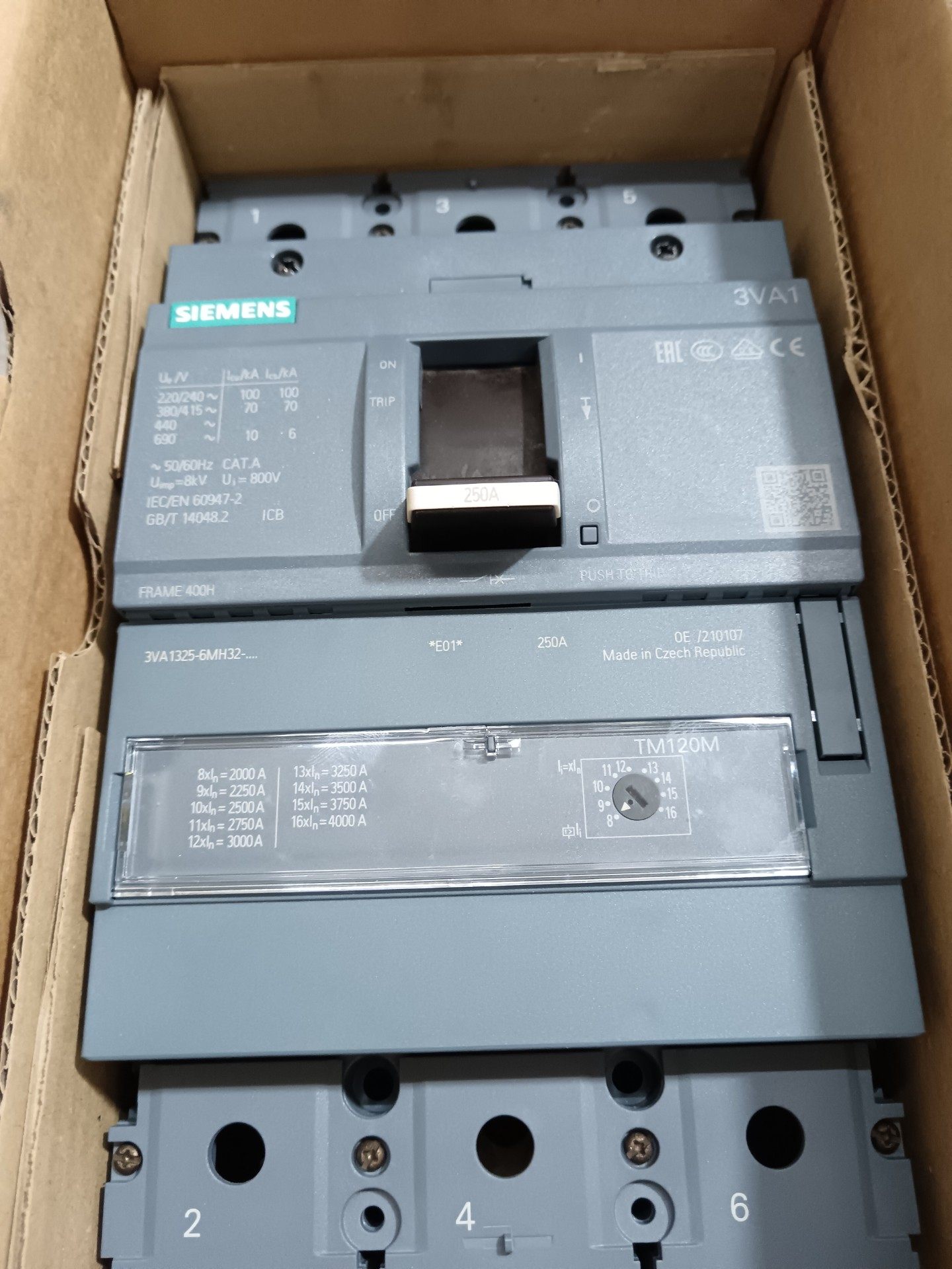 西门子3VA1325-6MH32-0AA0断路器，全新带包装