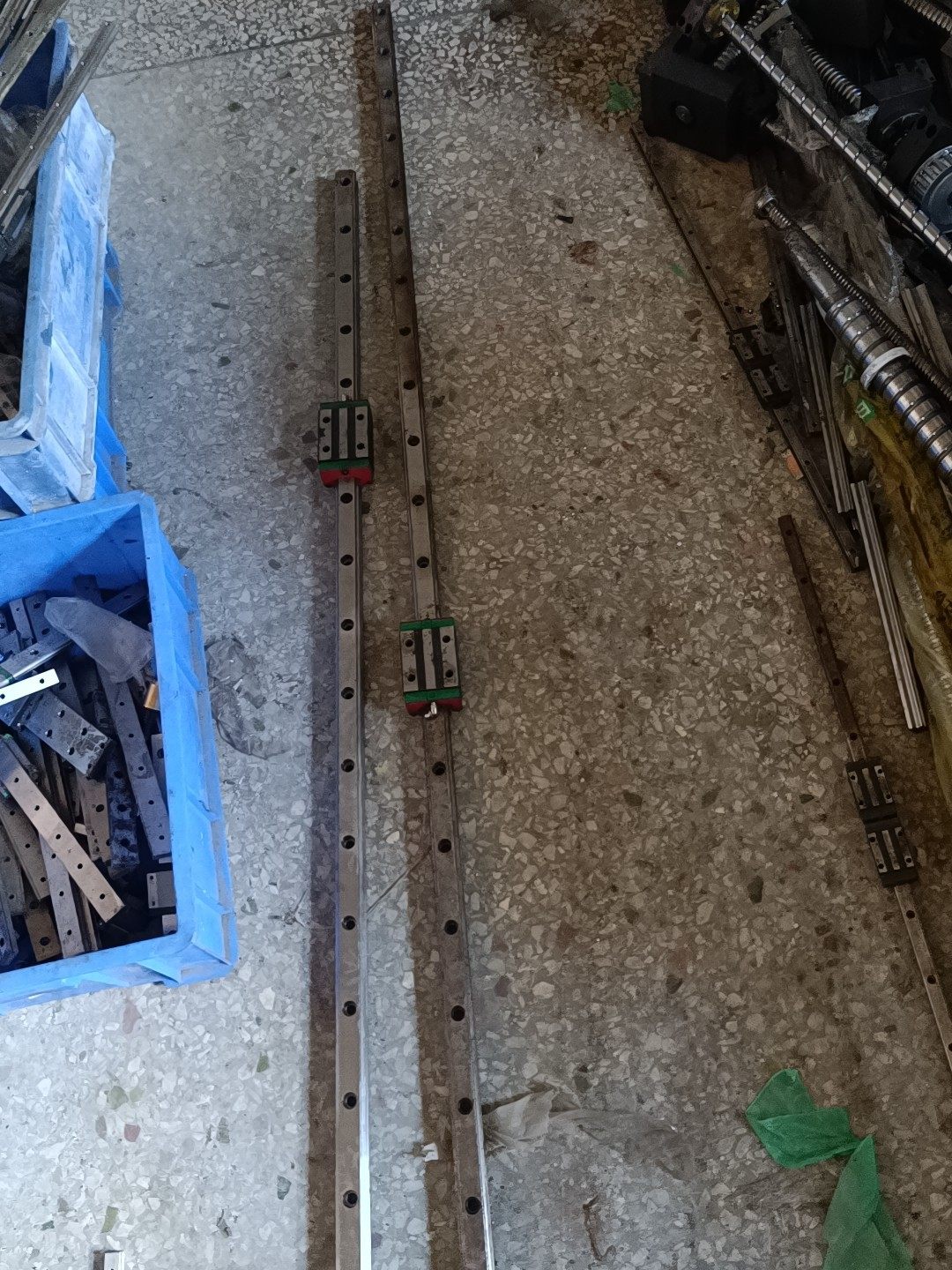 HGH30导轨滑块一轨两滑块长1.5米左右，有10条全新的也