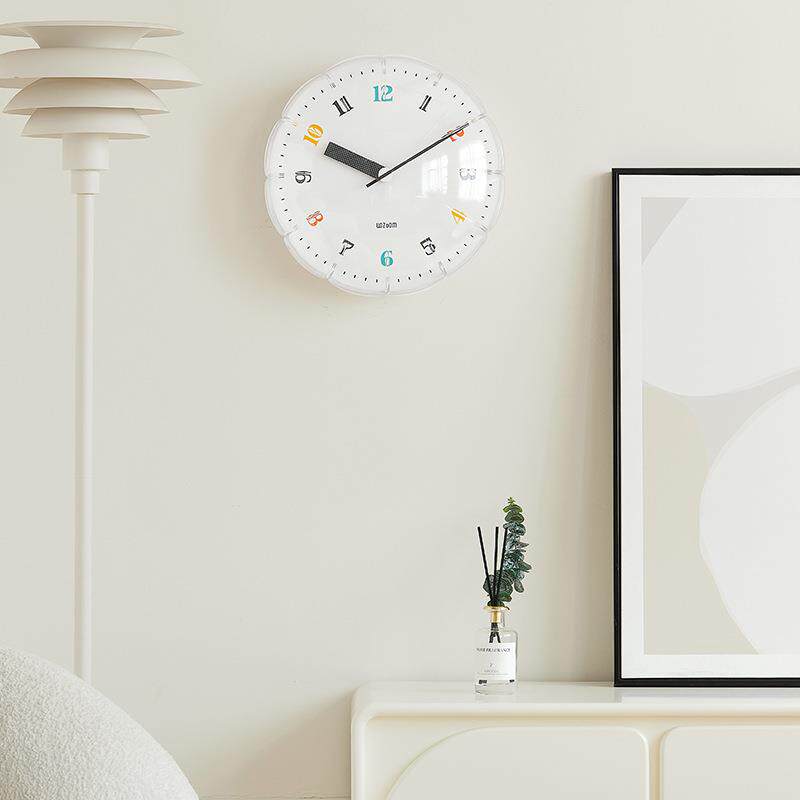 wozoom屋准挂钟免打孔泡泡气球客厅桌面摆件电视柜装饰2026新款