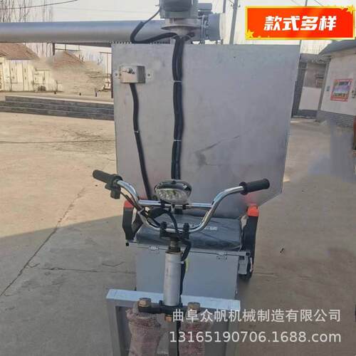 三轮自动喂料车电动撒料车牛羊马饲料投料机电动三轮运输车