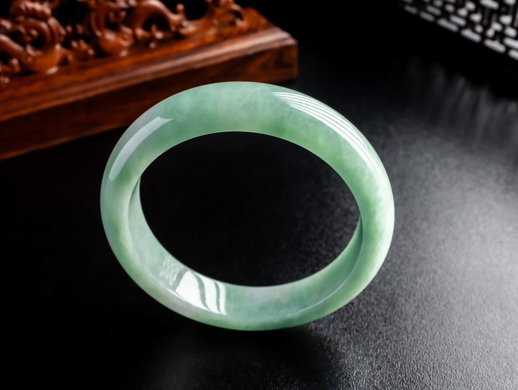 57圈口 天然真品翡翠冰水润细腻玉镯冰满绿满色正圈手镯 60.16g