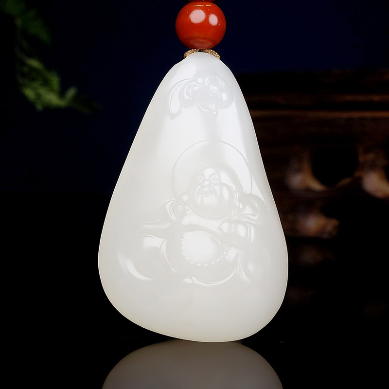 和田玉羊脂白玉苏工雕刻玉质细腻颈饰