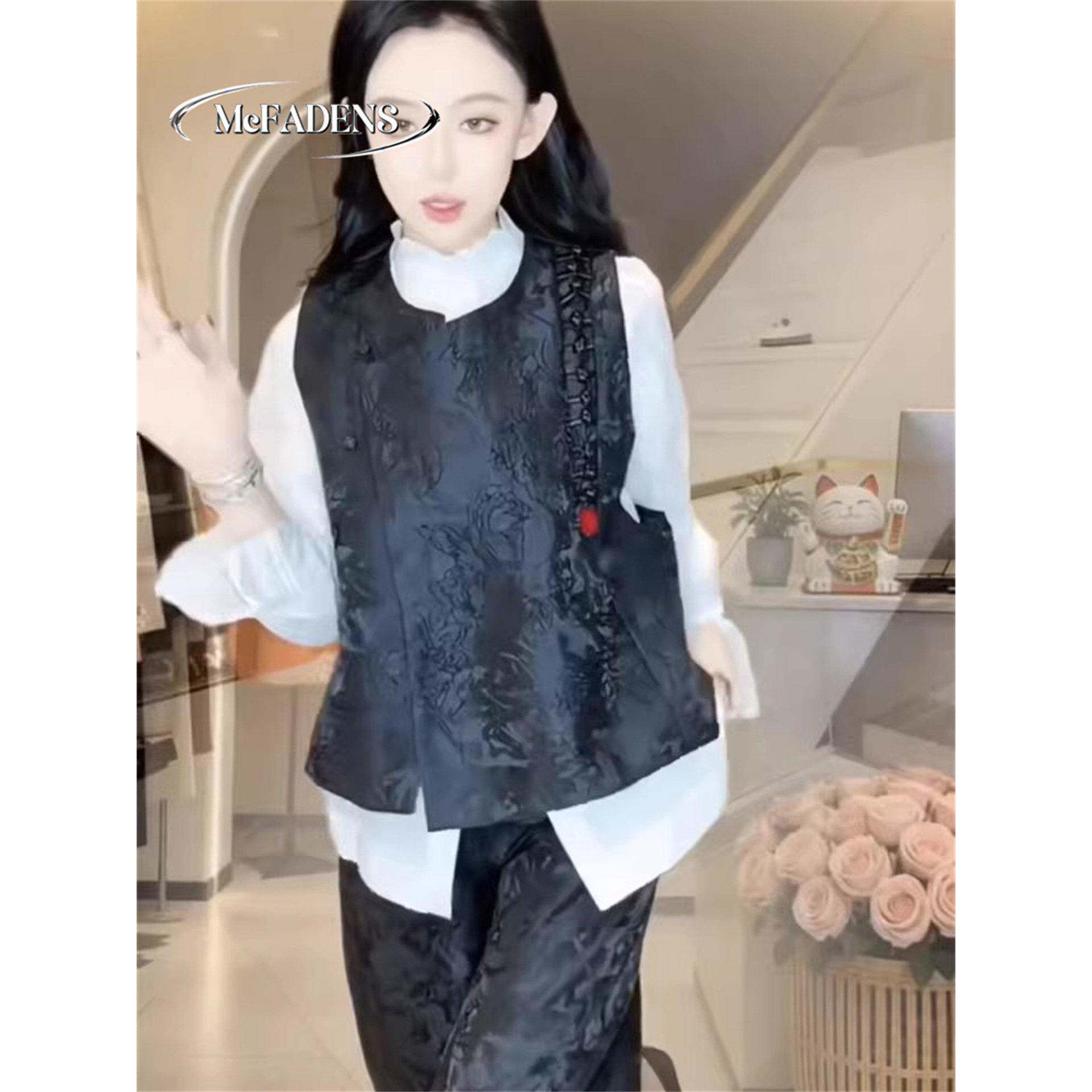 香港2026春季款新中式三件套女国风缎面提花短马甲衬衣阔腿裤套装