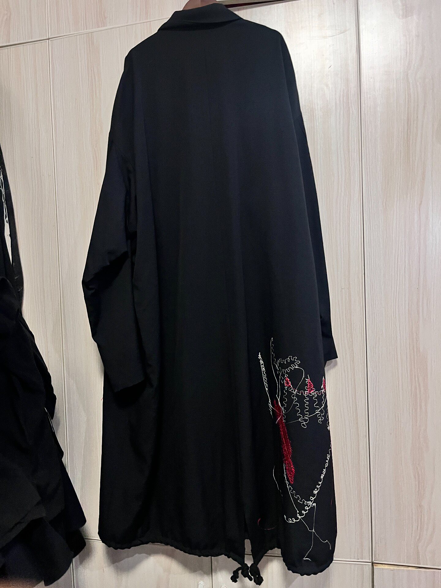 Yohji Yamamoto Black Wool Embroidery Coat — detail