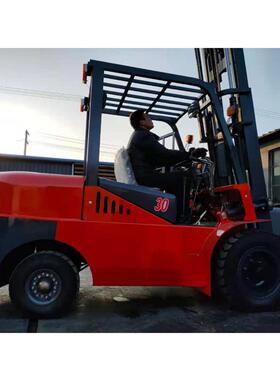 Industrial forklift for handling座驾式柴油运输叉车