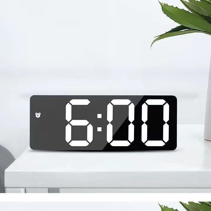 LED电子钟数显大字体创意镜面闹钟学生懒床电池插电两用桌面钟表