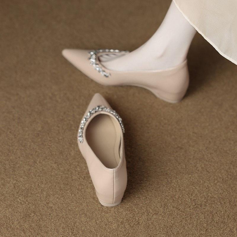 香港真皮内增高尖头单鞋女2026春季新款爆款法式水钻漆皮浅口瓢鞋