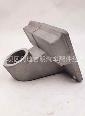 配发动机件柴油机零件k9k38架LBB1油管托3200412