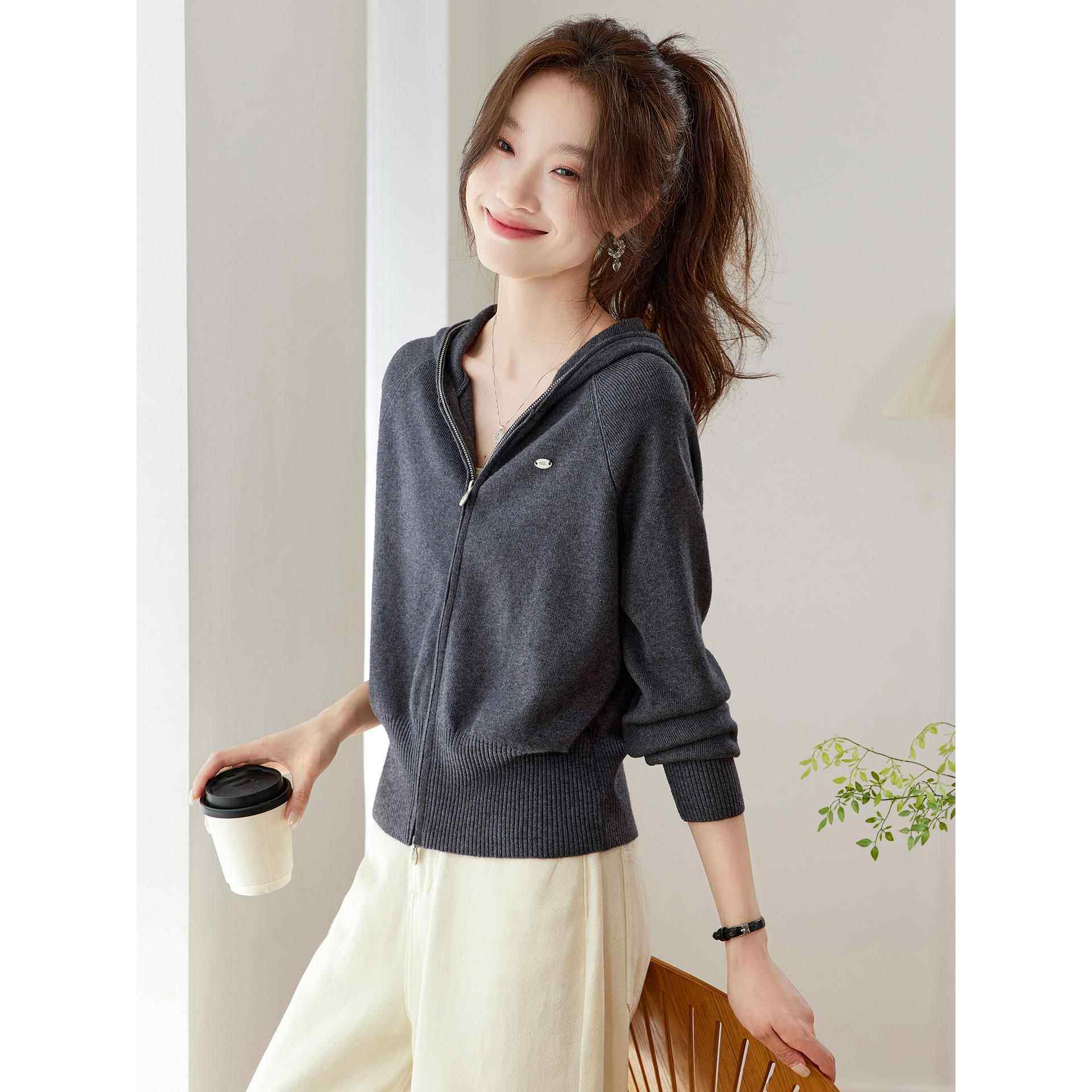 2025新款春秋季短款螺纹下摆收腰连帽针织衫开衫女拉炼毛衣短外套