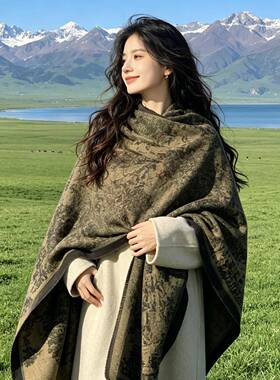 阿勒泰深绿色旅游披肩女2026新款春秋民族风复古披风围巾外0912r