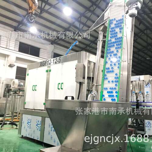 专业供应灌装机果汁饮料碳酸饮料矿泉水三合一灌装机