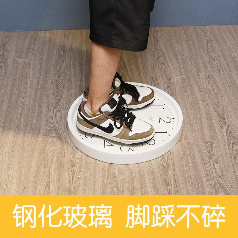 T尚Q太阳能电波钟简约静挂QOYJ钟客厅家用时音挂表时钟挂墙表石英