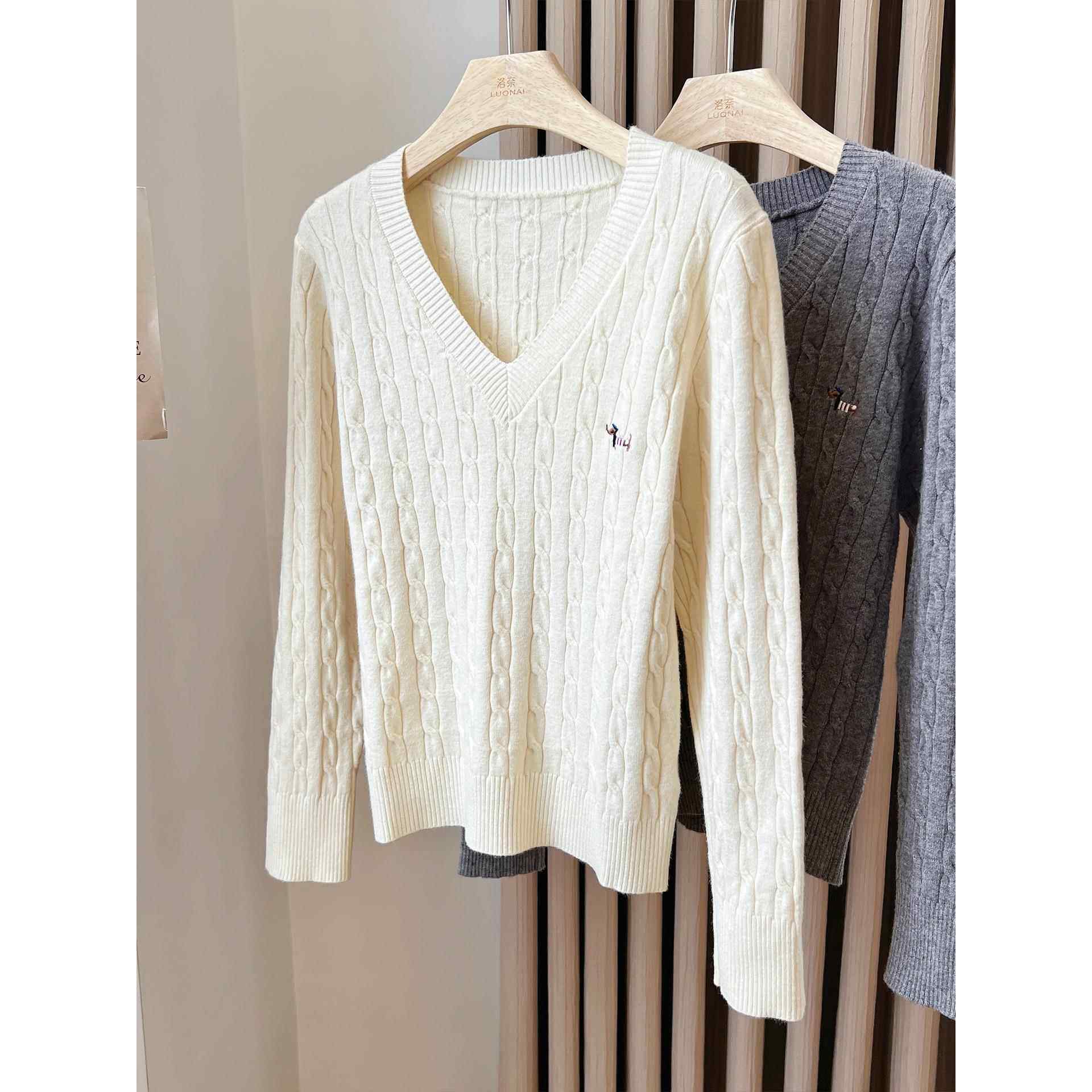 韩国杏色v领刺绣长袖针织衫女2025秋修身显瘦麻花内搭打底衫上衣