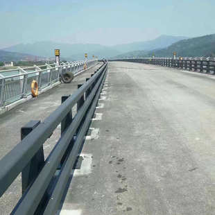 横高架 栏q345碳钢三防撞道路桥梁 桥栏杆 q235 两侧护栏防撞