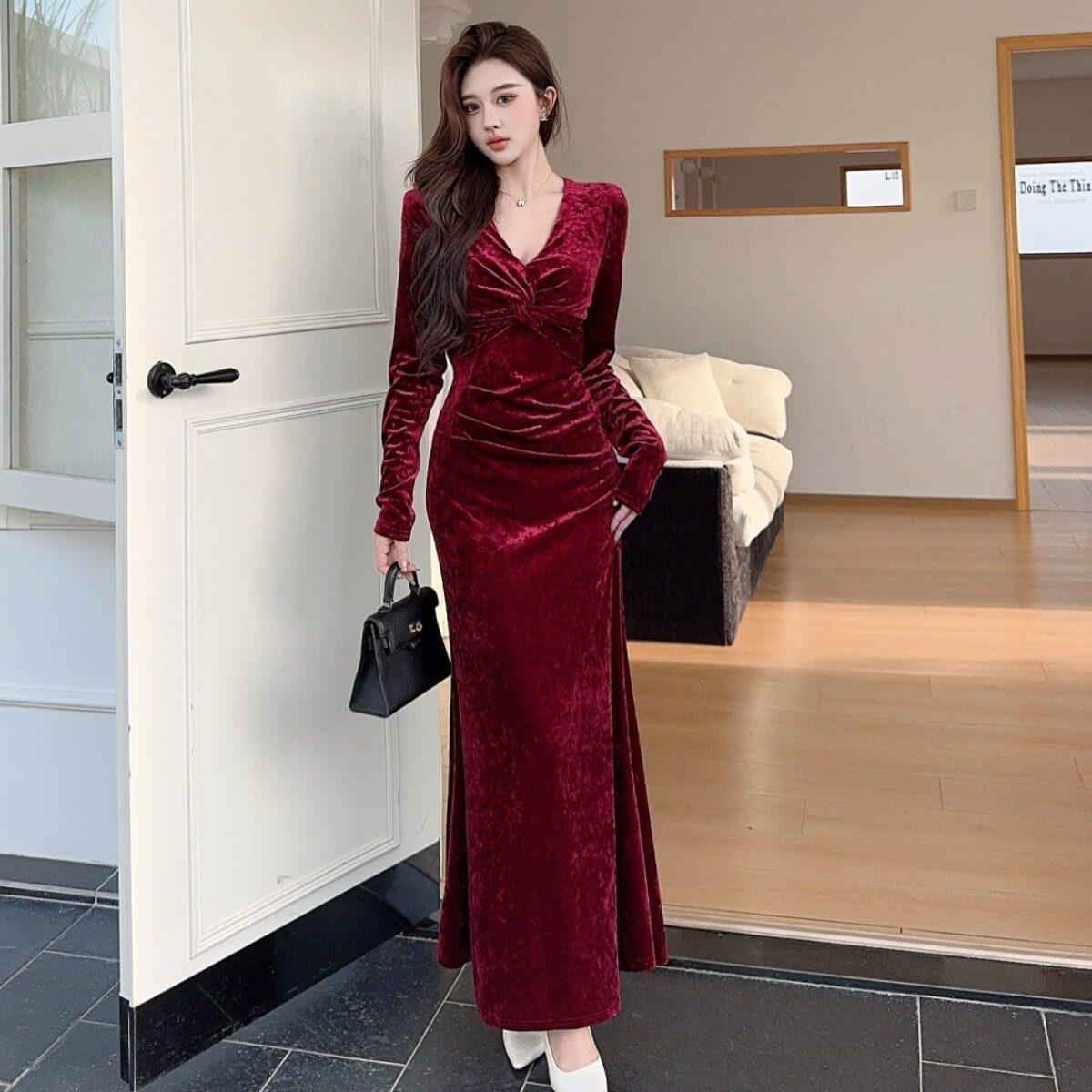 法式女人味名媛领显瘦鱼尾优雅礼服紧身丝绒生日年会长款连衣裙