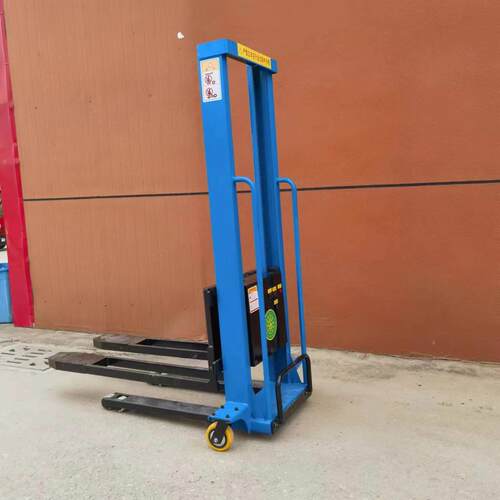 手推小型电动随车叉车 500公斤随车叉能上车自动爬车自体登高车