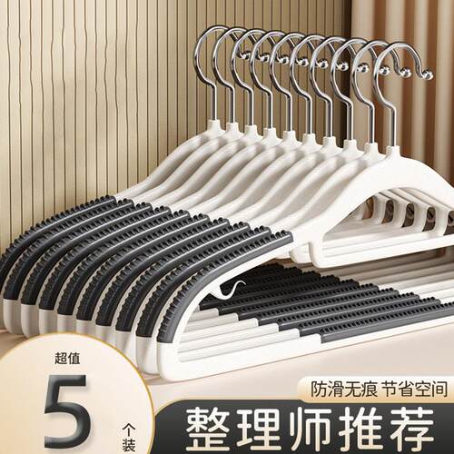 A set of 5 extended and reinforced hangers, designed to be t