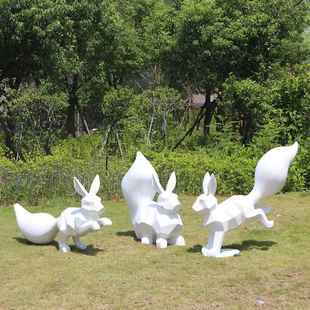 抽松鼠玻璃钢雕塑户落外公园商业街几何切面松鼠动型物模美陈地象