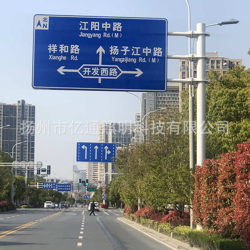 单悬臂交通标志杆 道路反光警示指示牌 交通标志牌杆件批发