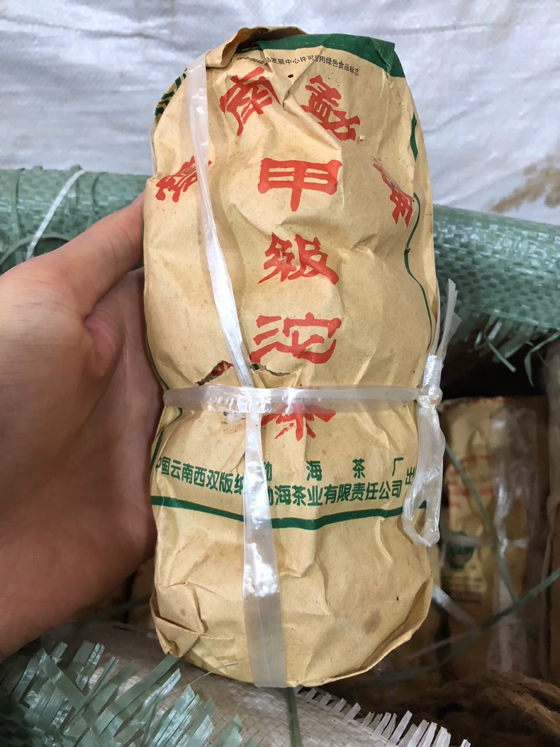 2001年猛海傣文甲級沱茶，無R標老生茶沱！ 普洱茶 BUASHOP普洱老茶