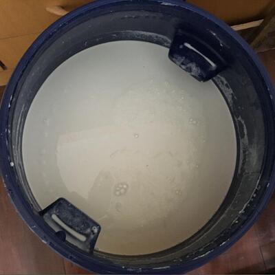 供应水性聚氨酯乳液皮革涂饰用水性聚氨酯乳液高光不粘