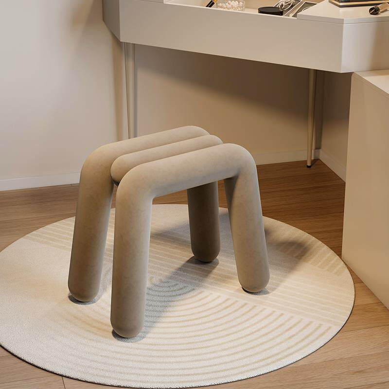 化妆台小凳子网红奶油风卧室现代简约梳妆椅设计师轻奢高级感法式