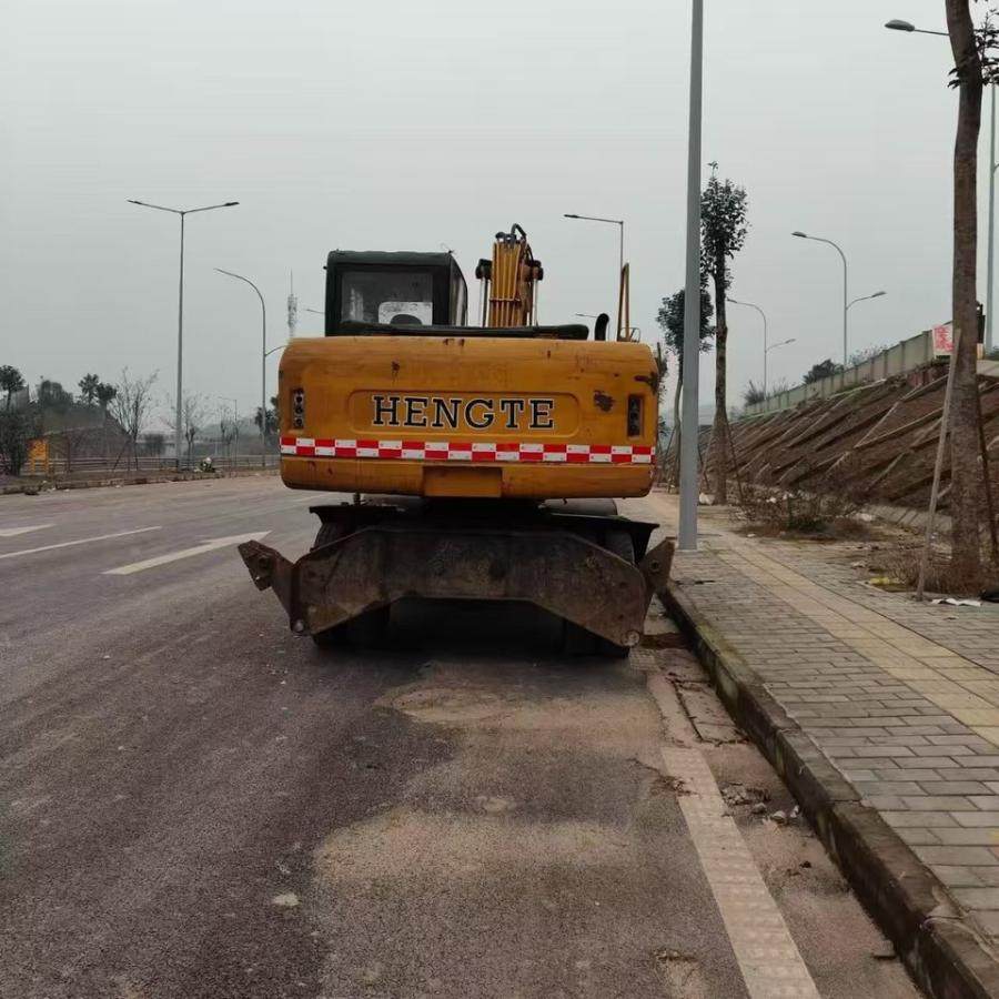 1月4日重庆“高配”恒特重工HT150-8型轮式挖掘机（出价即进入倒计时）网络拍卖公告