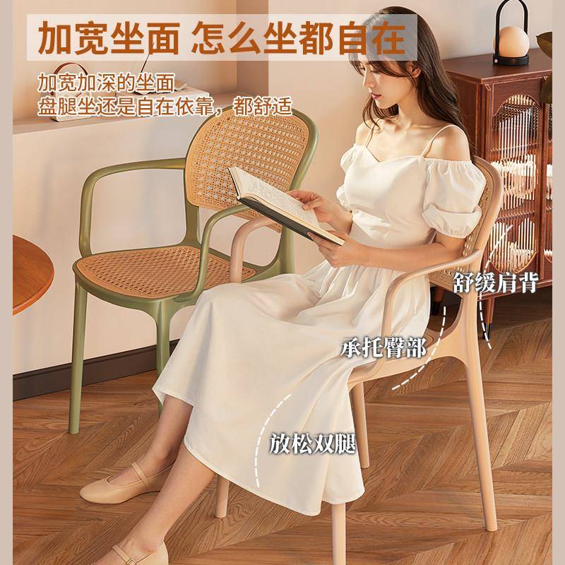 家用藤编餐桌椅可叠放户加塑料中古靠凳藤编椅背外商用带扶手休闲
