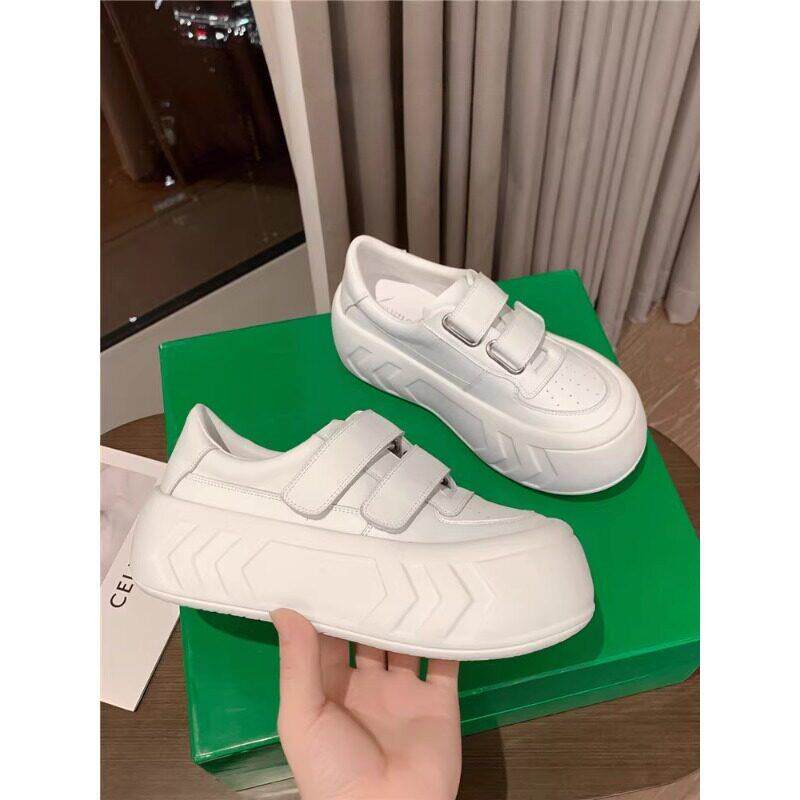 香港真皮魔术贴面包鞋女2026年春季厚底小白鞋增高松糕运动休闲鞋