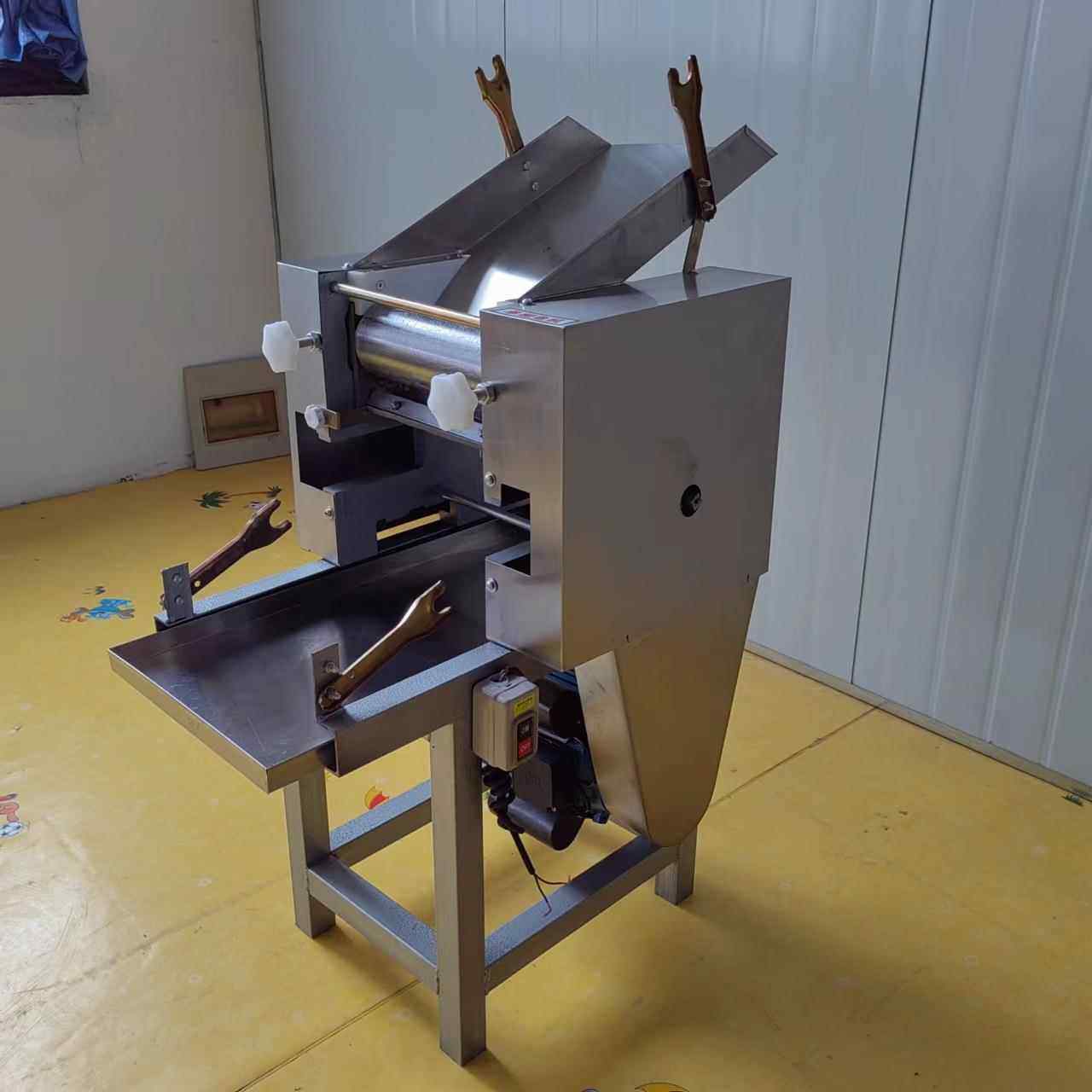 鲜条机东北玉小米面条机本馄创业面设备饺子饨358皮机压面皮机