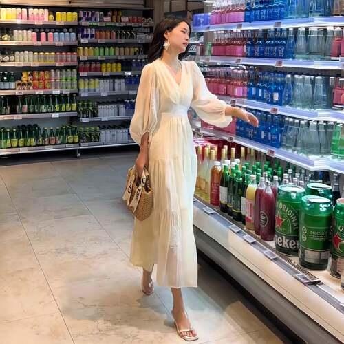 白色法式洋装女2026夏季新款韩版休闲收腰a字裙掐腰刺绣V领长裙