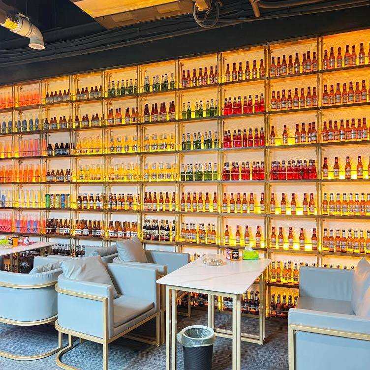 酒吧餐厅简约吧台实木发光铁艺隔断墙面柱子酒架装饰展示酒架酒柜