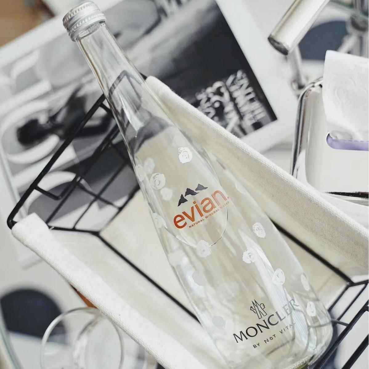 现货矿泉水玻璃瓶330ml500ml依云矿泉水瓶加厚瓶底透明锥形瓶