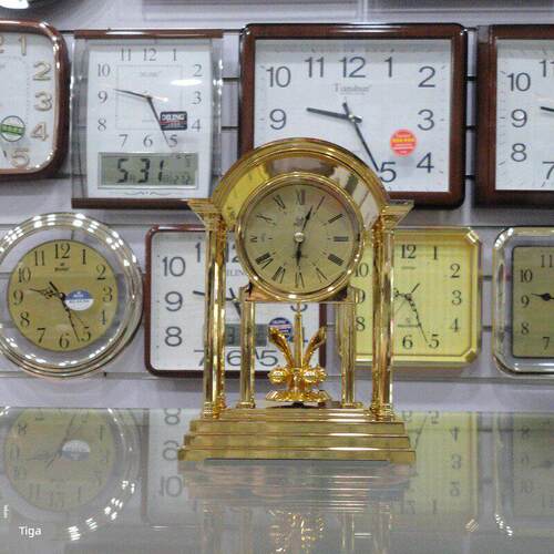 正品明珠星 PEARL静音 客厅 卧室豪华旋转台钟 座钟 闹钟金色摆件