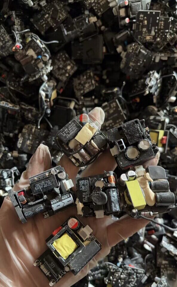 4月21日佛山市智能装备公司充电器配件一批（合计约139斤）网络拍卖公告