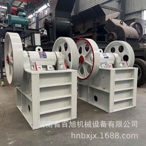 小型移动柴油矿石粉碎机石灰石鄂破PE150*250钢板焊接颚式破碎机