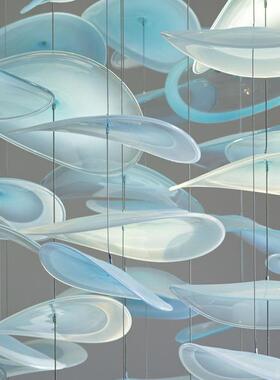 别墅复式楼客厅灯楼梯间长吊灯现代简约创意琉璃叶片中空蓝色叶片