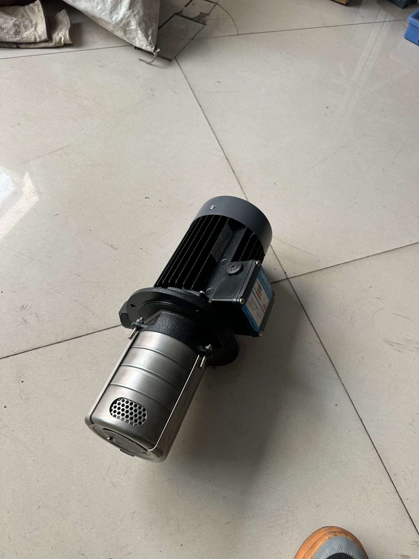 格兰富多级水泵MTH4-30/3，全新未使用。库存有一台，有