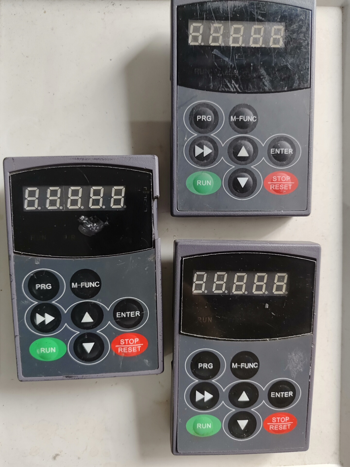 易驱变频器面板。M200。二手拆机功能包好成色如图。