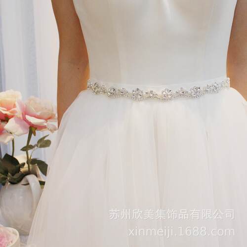 Wave shaped diamond waistband slimming wedding dress