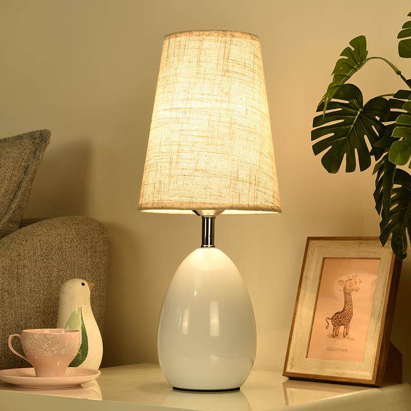 台灯卧室床头灯北欧简约现代创意家用浪漫温馨触摸可调光床头