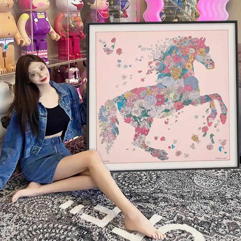 爱马丝巾装饰画拍照摆画轻奢画框飞马高级感客厅壁画奢侈品挂画仕