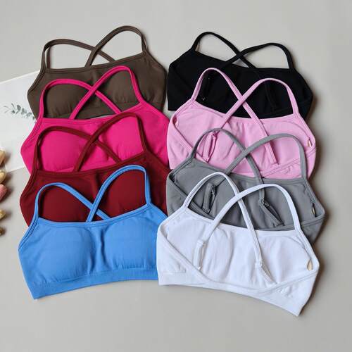 Back cross sports bra for women wearing yoga bra,