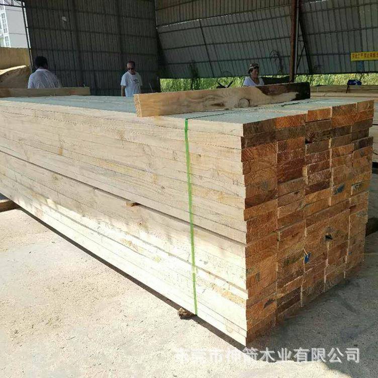 工地建筑木方江西铁杉建筑方条厂家直供按需生产规格材质均匀