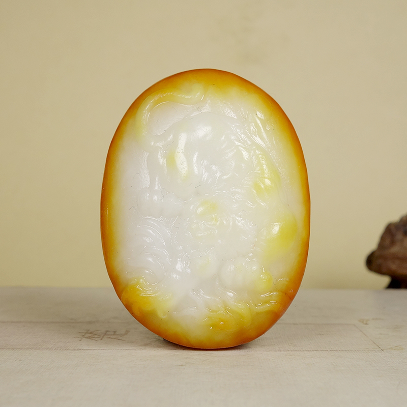 富贵吉祥保真新疆和田玉羊脂白白玉籽料枣红皮生肖虎挂件93.90g