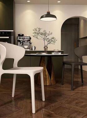 家用塑料椅子现代简约餐料桌椅加厚塑谈牛角椅北MPX约休闲靠洽背